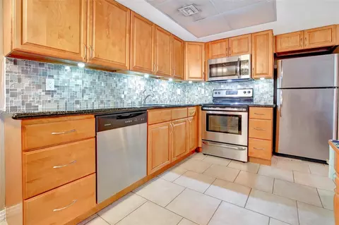11273 SW 11th St, Pembroke Pines, FL 33025