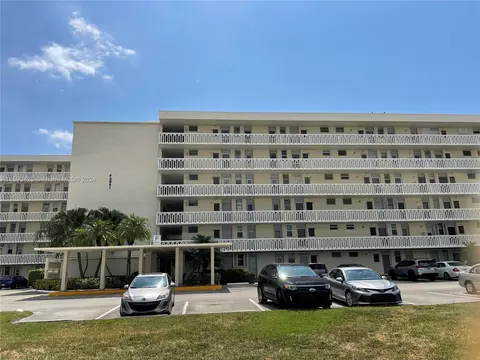 2861 Leonard Dr #F509, Aventura, FL 33160