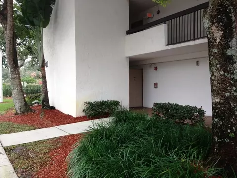 701 N Pine Island Rd #101, Plantation, FL 33324
