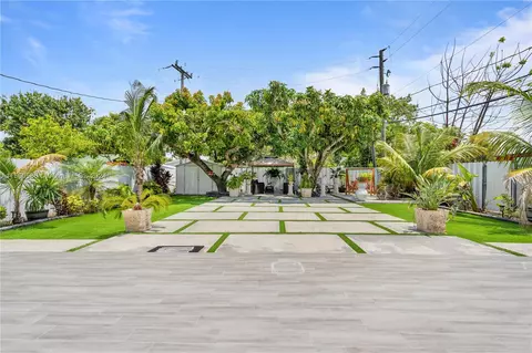 525 W 43rd Pl, Hialeah, FL 33012