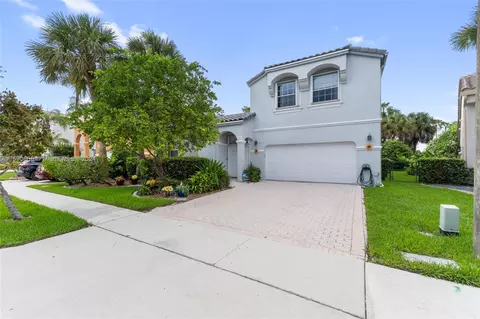 611 NW 155th Ter, Pembroke Pines, FL 33028