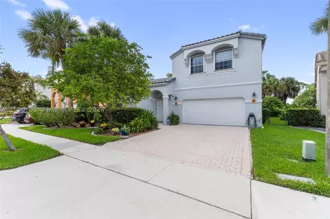 611 NW 155th Ter, Pembroke Pines, FL 33028