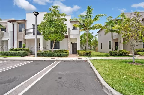 317 NE 208th Ter #317, Miami, FL 33179