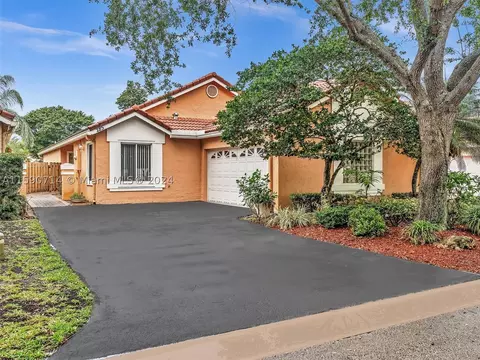 285 NW 100th Ave, Plantation, FL 33324