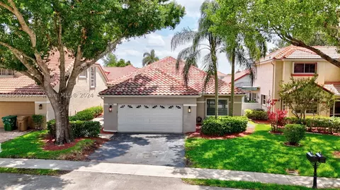 9224 Greenbrier Ct, Davie, FL 33328