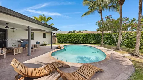 8561 SW 30th St, Davie, FL 33328
