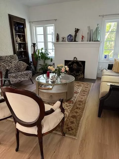 Living - 633 Alcazar Ave, Coral Gables, FL 33134 photo 1 of 1