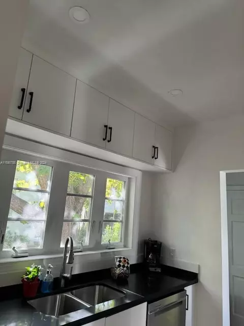Kitchen - 633 Alcazar Ave, Coral Gables, FL 33134 photo 3 of 5