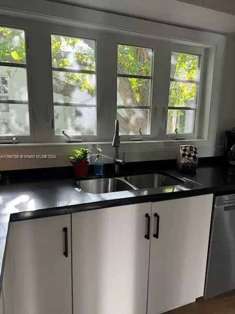 Kitchen - 633 Alcazar Ave, Coral Gables, FL 33134 photo 1 of 5