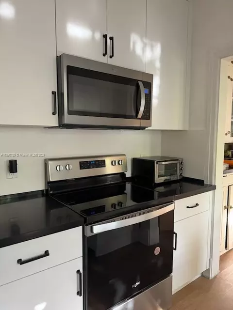 Kitchen - 633 Alcazar Ave, Coral Gables, FL 33134 photo 4 of 5