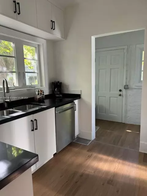 Kitchen - 633 Alcazar Ave, Coral Gables, FL 33134 photo 2 of 5