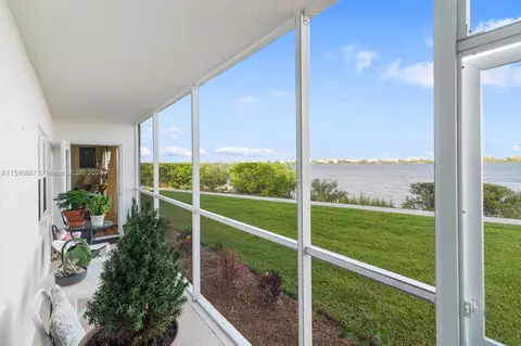 1502 S Lakeside Dr #112, Lake Worth, FL 33460