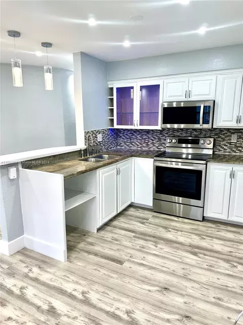 6432 Perry St, Hollywood, FL 33024