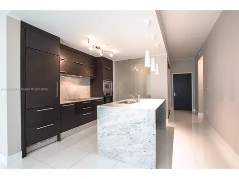 900 Biscayne Blvd #4407, Miami, FL 33132