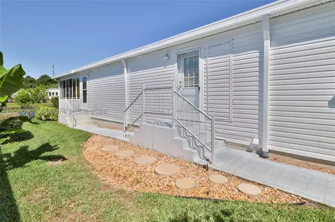 502 Portside Ln, Edgewater, FL 32141 photo 4