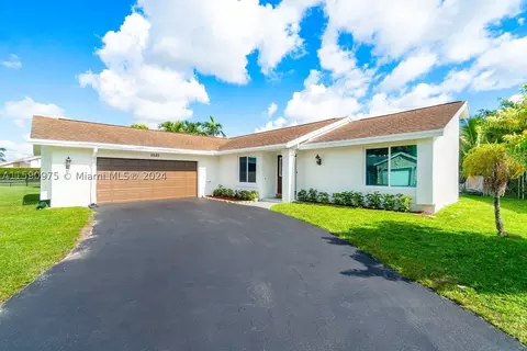 5525 SW 9th St, Margate, FL 33068