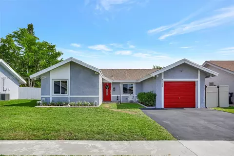 8109 SW 12th St, North Lauderdale, FL 33068