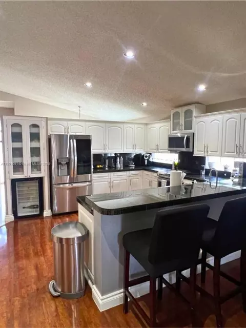 565 SW 181st Way, Pembroke Pines, FL 33029