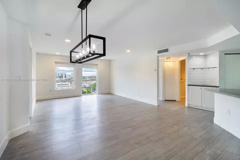 2351 Douglas Rd #1007, Miami, FL 33145