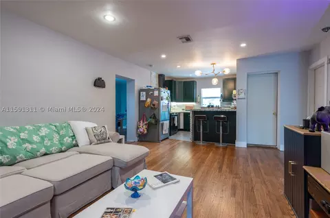 1033 NW 76th St, Miami, FL 33150