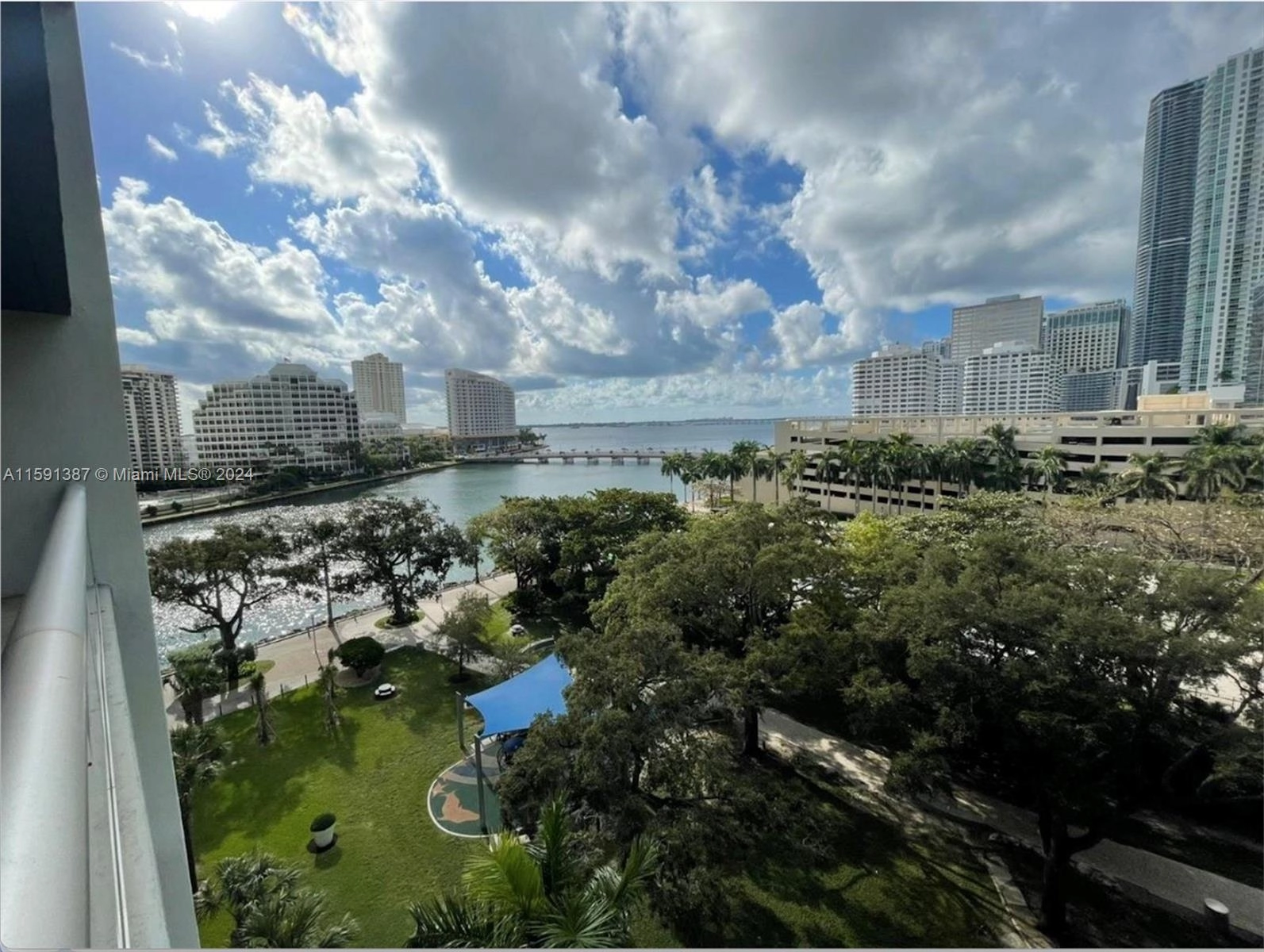 495 Brickell Ave Unit 807  