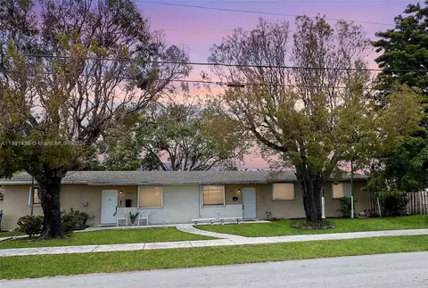 8961 SW 34th St, Miami, FL 33165