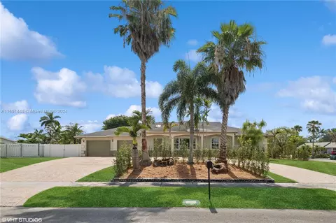 27683 SW 163rd Ct, Homestead, FL 33031