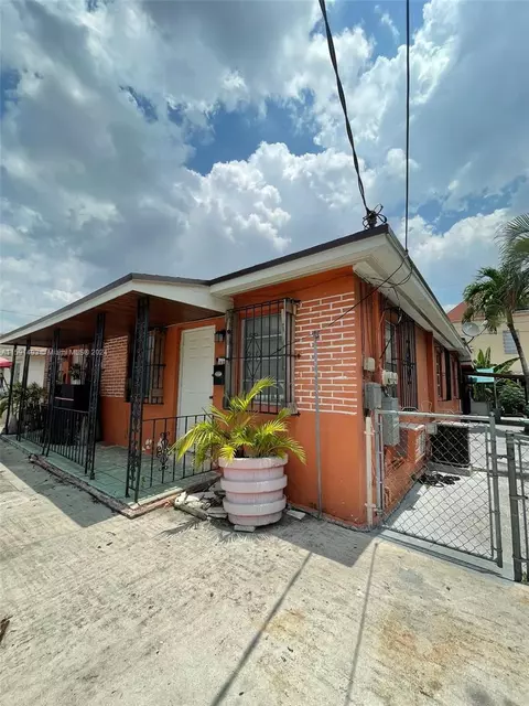 921 NW 22nd Ct, Miami, FL 33125