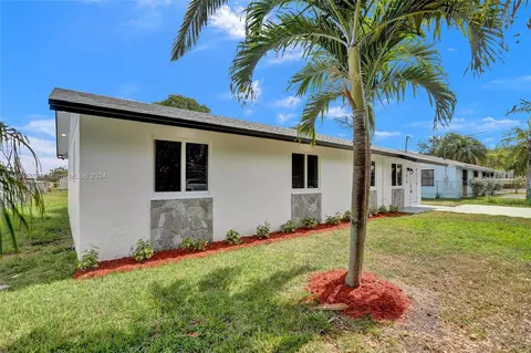 816 NW 8th St, Florida City, FL 33034