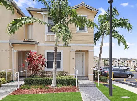 142 SE 28th Ter #13, Homestead, FL 33033