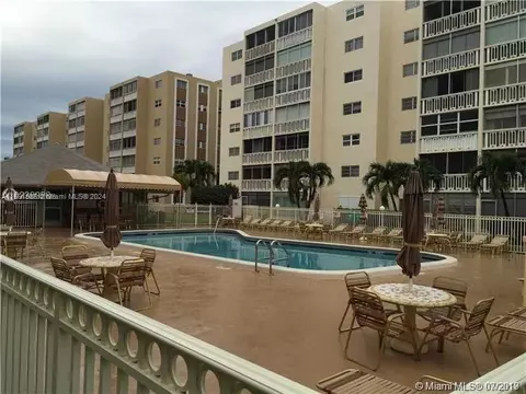 232 NE 12th Ave #304, Hallandale Beach, FL 33009