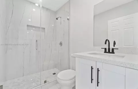 161 E 44th St, Hialeah, FL 33013 photo 5