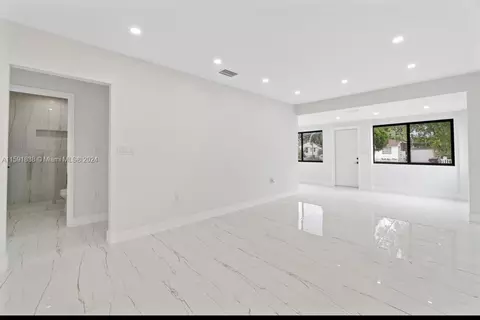 161 E 44th St, Hialeah, FL 33013 photo 3