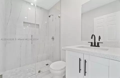 161 E 44th St, Hialeah, FL 33013 photo 5