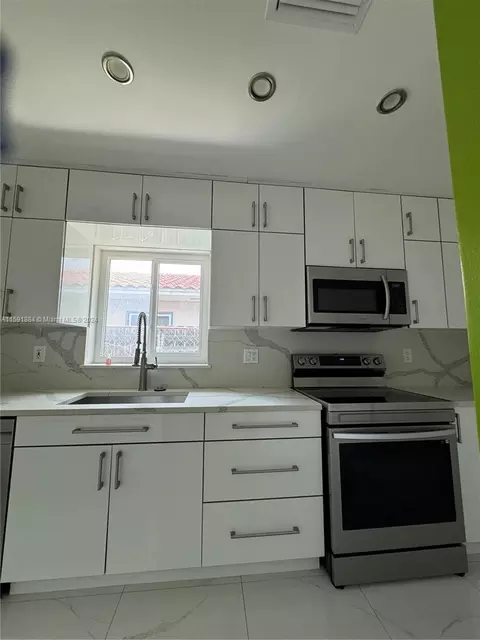6586 W 22nd Ct, Hialeah, FL 33016 photo 8