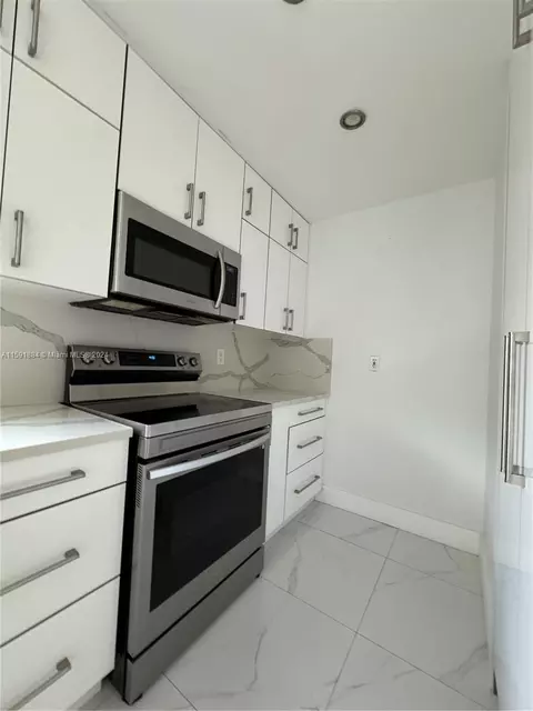6586 W 22nd Ct, Hialeah, FL 33016 photo 9