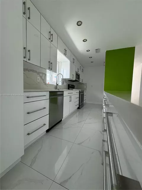 6586 W 22nd Ct, Hialeah, FL 33016 photo 11