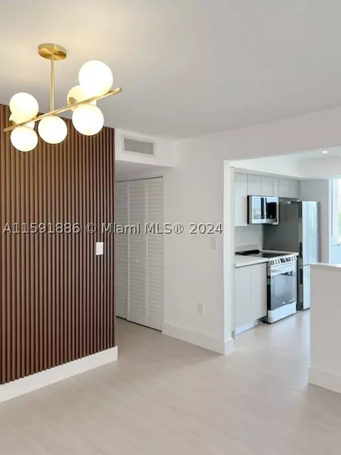 9400 W Flagler St #413, Miami, FL 33174