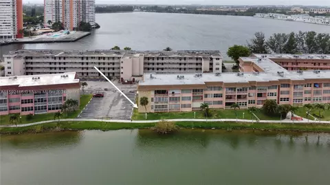 18707 NE 14th Ave #526, Miami, FL 33179