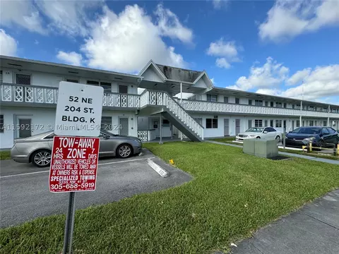 52 NE 204th St #15, Miami Gardens, FL 33179