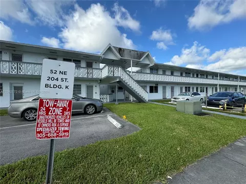 52 NE 204th St #15, Miami Gardens, FL 33179