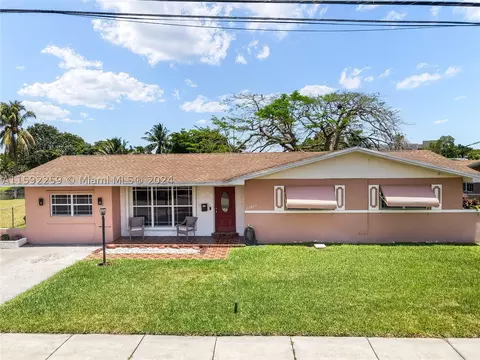 20821 NW Miami Ct, Miami Gardens, FL 33169