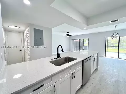 1102 NW 79th Dr #1102, Plantation, FL 33322