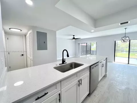 1102 NW 79th Dr #1102, Plantation, FL 33322