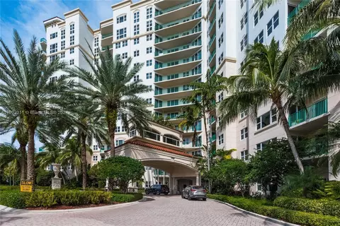 19900 E Country Club Dr #420, Aventura, FL 33180