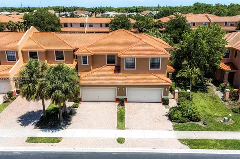 7389 Bristol Cir, Naples, FL 34120