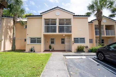 2651 NW 26th St #1206, Miami, FL 33142