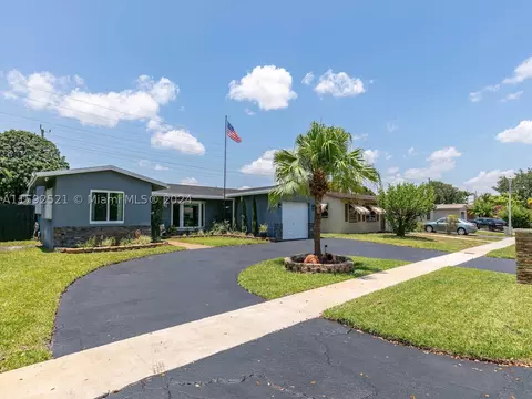 2130 NW 91st Ter, Pembroke Pines, FL 33024