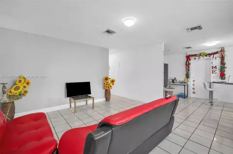 571 NW 21st St, Pompano Beach, FL 33060