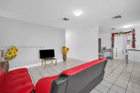 571 NW 21st St, Pompano Beach, FL 33060
